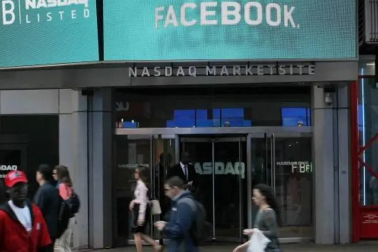 Os problemas de tecnologia e comunicação mancharam o IPO de 16 bilhões de dólares do Facebook, em 18 de maio (Spencer Platt/Getty Images)