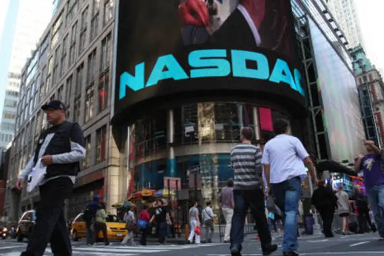 Às 10h40, Dow Jones e Nasdaq caíam 0,66% e 0,78%, respectivamente (Daniel Barry/Getty Images)