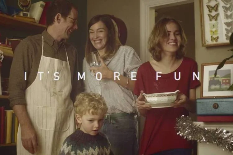 
	Campanha da Scrabble para o Natal foi desenvolvida pela Lola/ Mullen Lowe na Espanha
 (Reprodução/YouTube)