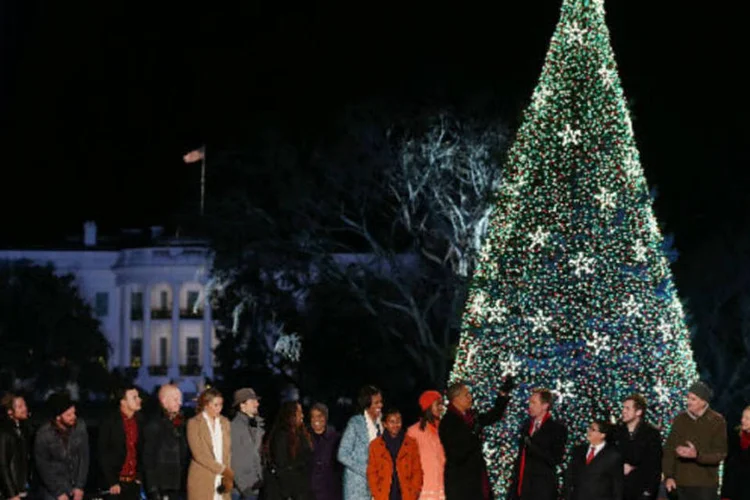 
	Obama acende a &aacute;rvore de Natal dos EUA: presidente e sua fam&iacute;lia comandaram uma contagem regressiva antes do acendimento das luzes (Getty Images)