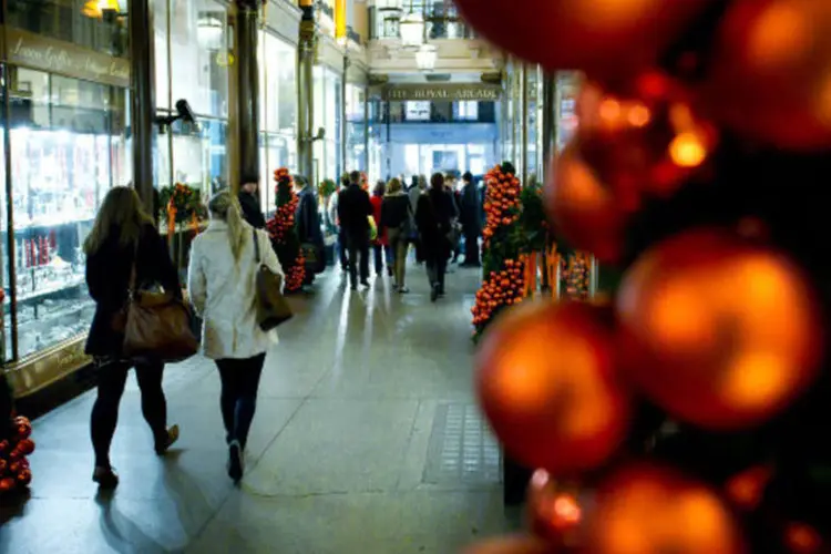 
	Compras no Natal: segundo a CNC, proje&ccedil;&atilde;o de aumento se deve tamb&eacute;m &agrave; menor perspectiva de alta de pre&ccedil;os no varejo este ano, de 7,5% para 7,3%
 (Ian Gavan/Getty Images)