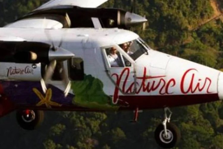 A Nature Air é uma pequena empresa que faz vôos na Costa Rica, mas também atua na Nicarágua e Panamá.  (.)