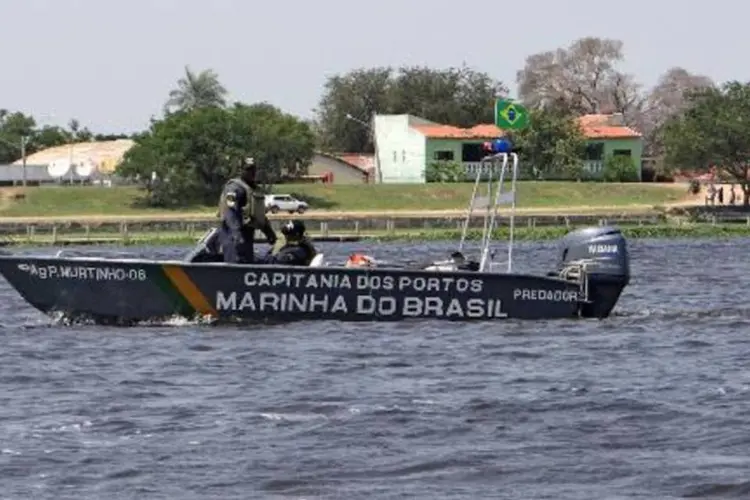 Mergulhadores da Marinha brasileira: Em mensagem encaminhada ao presidente da Argentina, Mauricio Macri, o presidente Michel Temer refirmou compromisso de ajudar nas buscas (Jota Ricio/AFP/AFP)