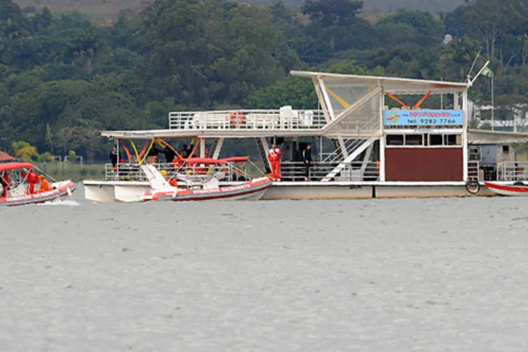 Peritos da Aeronáutica foram ao local investigar as causas do acidentes (Foto: Wilson Dias/Abr)