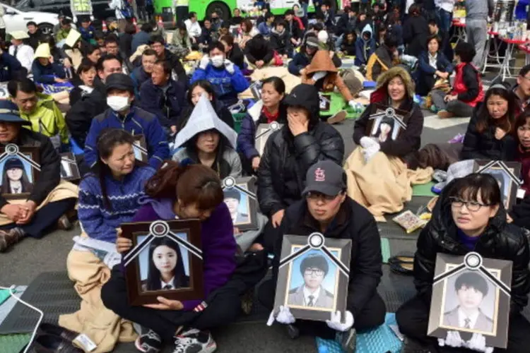 
	Parentes de v&iacute;timas de naufr&aacute;gio sul-coreano: 304 pessoas morreram ou est&atilde;o desaparecidas
 (AFP/Getty Images)