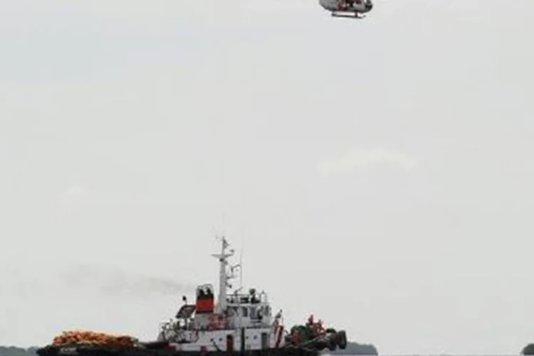 
	Equipes de resgate procuram sobreviventes ap&oacute;s naufr&aacute;gio de balsa nas Filipinas
 (Ted Aljibe/AFP)