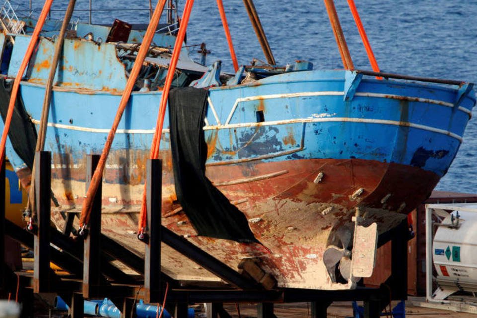 Itália recupera 217 corpos de barco de imigrantes naufragado
