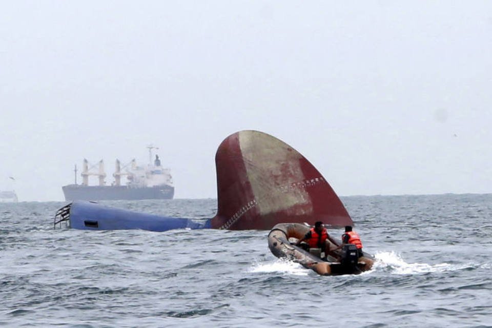 São encontrados 39 sobreviventes do naufrágio na Indonésia
