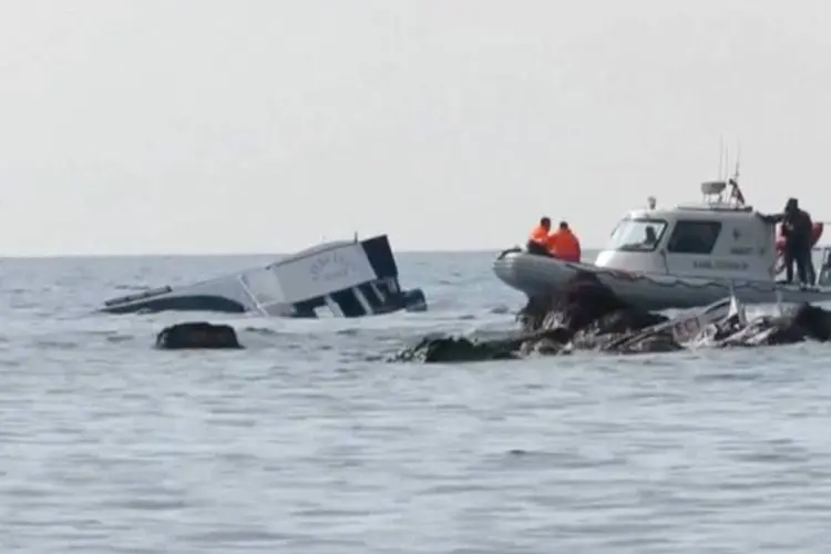 
	Naufr&aacute;gio no Mar Egeu: mortes continuam, apesar das tentativas da Uni&atilde;o Europeia de reduzir o fluxo migrat&oacute;rio
 (REUTERS/Reuters TV)