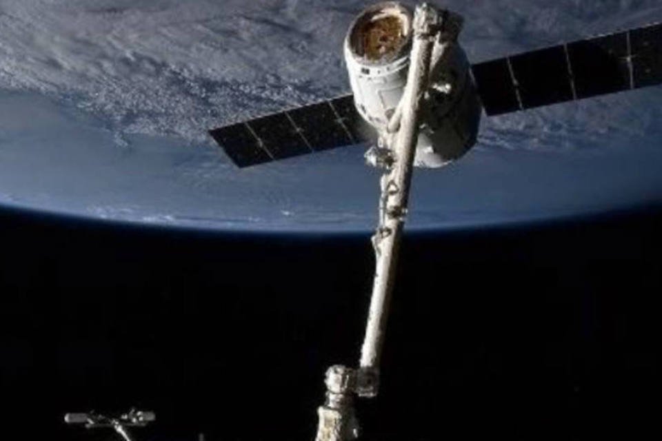 Astronautas concluem caminhada espacial de reparos na ISS