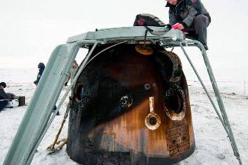 Nave Soyuz pousa com tripulação russo-americana da ISS