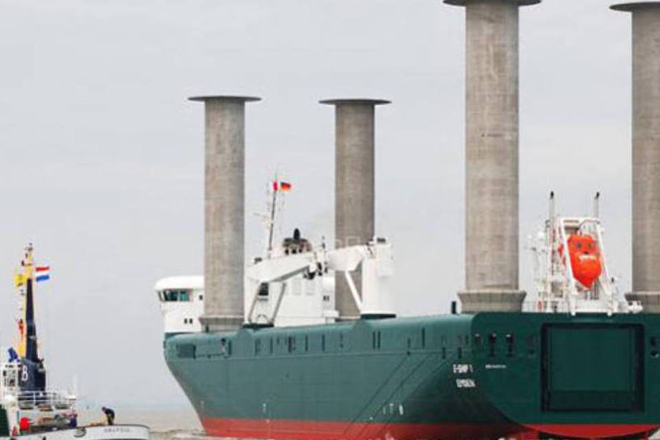 Navio movido a energia eólica chega ao Ceará
