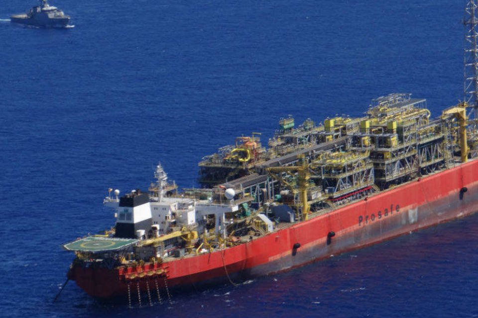 Mais um corpo é encontrado em navio-plataforma da Petrobras