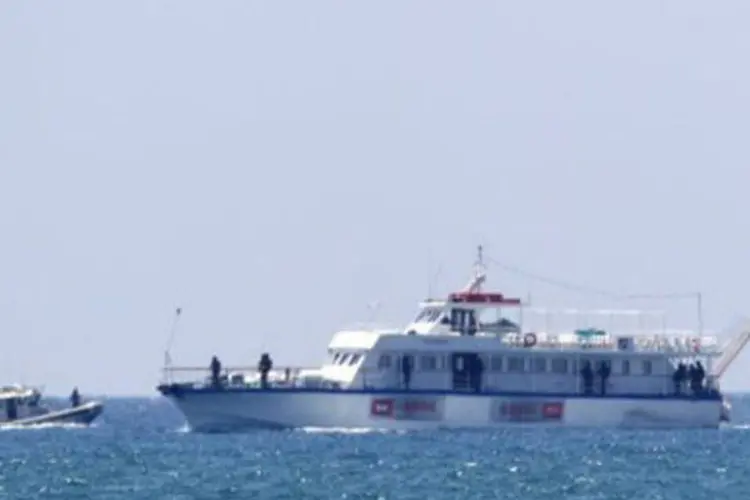 Embarcação humanitária ruma para o porto de Ashdod com tropas israelenses a bordo (Jack Guez/AFP)