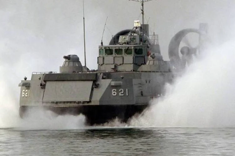 
	Navio sul-coreano: a fronteira mar&iacute;tima &eacute; contestada pela Coreia do Norte e a regi&atilde;o j&aacute; foi palco de confrontos fatais entre as duas Coreias no passado
 (Chung Sung-Jun//Getty Images)