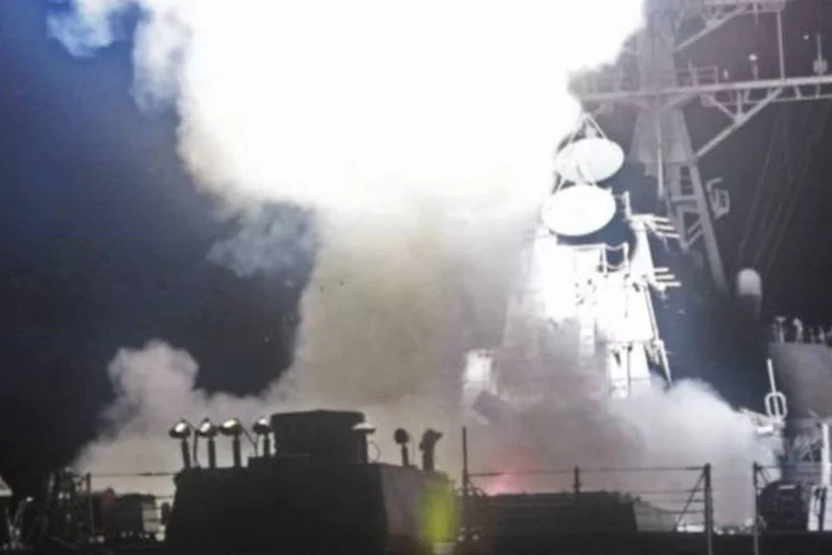 Navio ataca a Líbia: membros da Otan não se entendem sobre participação (U.S. Navy)