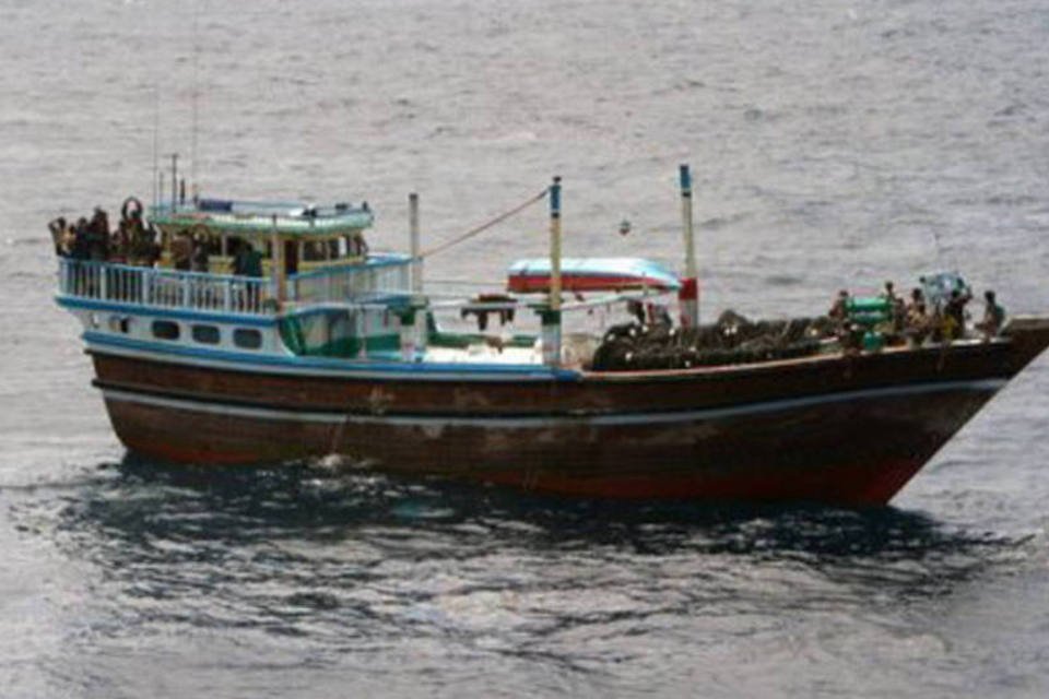 Marinha da Nigéria caça piratas que sequestraram navio