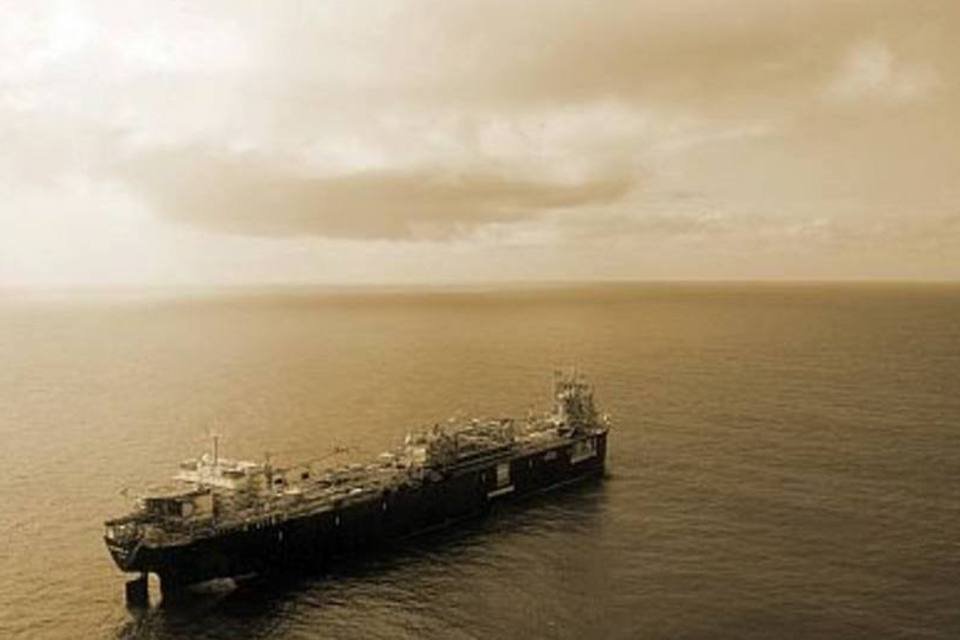 Petrobras controla vazamento de óleo na Bacia de Campos