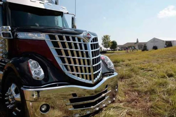
	Caminh&atilde;o da Navistar: companhia foi afetada pela menor demanda das For&ccedil;as Armadas dos EUA conforme o governo corta gastos
 (Getty Images)