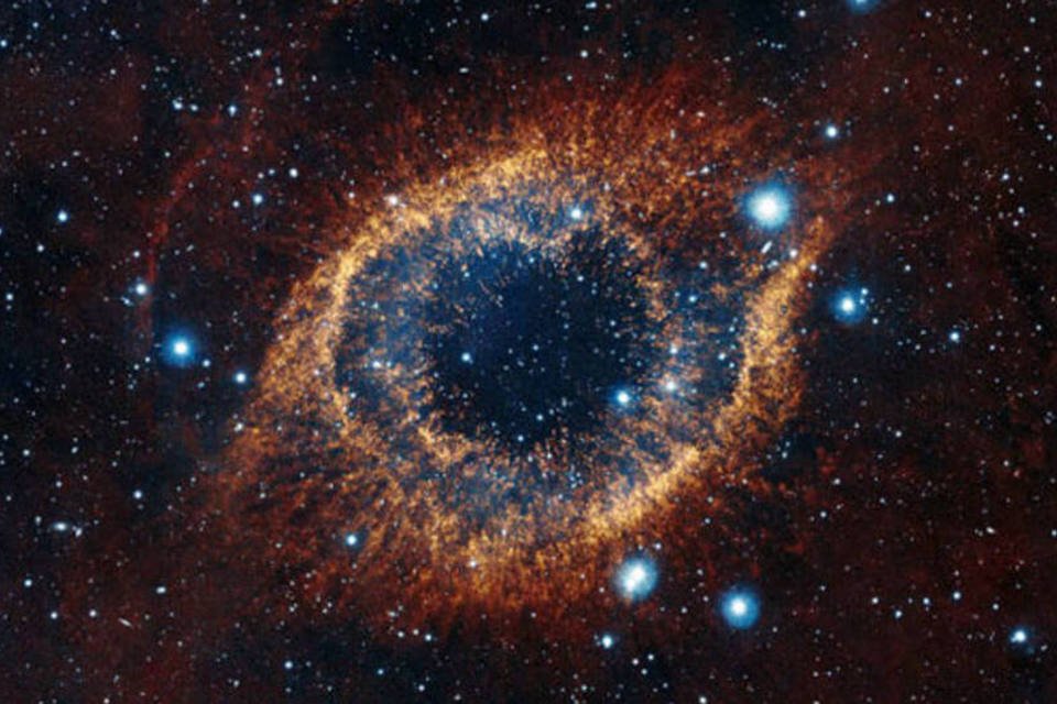 Foto revela nebulosa com formato de olho