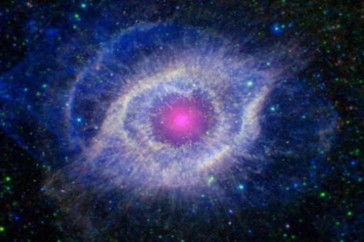 Nebulosa Helix: Considerada uma das mais próximas do planeta Terra, a Helix encontra-se a 650 anos-luz de distância, na constelação de Aquário (Nasa)