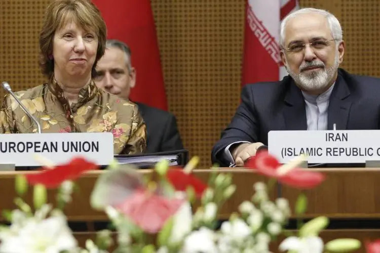 Chefe de Política Externa da União Europeia, Catherine Ashton, e o ministro das Relações Exteriores do Irã, Mohammad Javad Zarif, durante as negociações nucleares em Viena, na Suíça (Leonhard Foeger/Reuters)