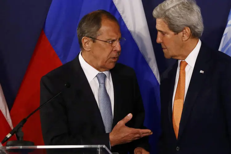 
	Lavrov e Kerry: &quot;Sua discuss&atilde;o chega ap&oacute;s recentes conversas sobre a S&iacute;ria, e se concentrar&aacute; em reduzir a viol&ecirc;ncia&quot;
 (Leonhard Foeger / Reuters)
