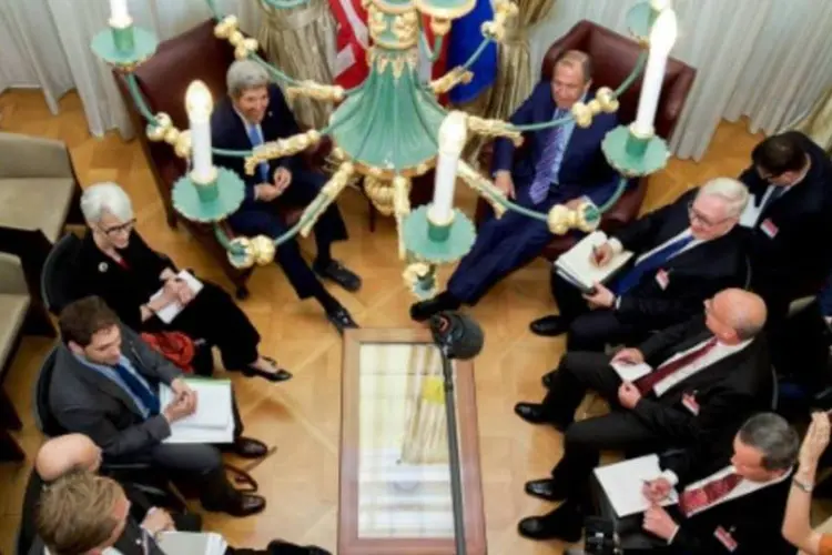 
	Os l&iacute;deres das grandes pot&ecirc;ncias e do Ir&atilde; durante as negocia&ccedil;&otilde;es sobre o programa nuclear iraniano, em Viena
 (AFP)