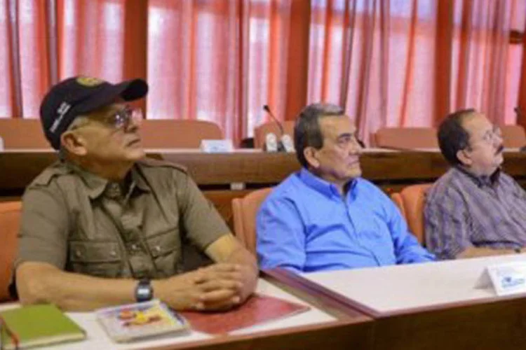 
	Membros das FARC durante coletiva: ap&oacute;s a instala&ccedil;&atilde;o das negocia&ccedil;&otilde;es em Oslo, a mesa come&ccedil;ar&aacute; com o debate sobre o desenvolvimento agr&aacute;rio integral
 (©AFP / Adalberto Roque)