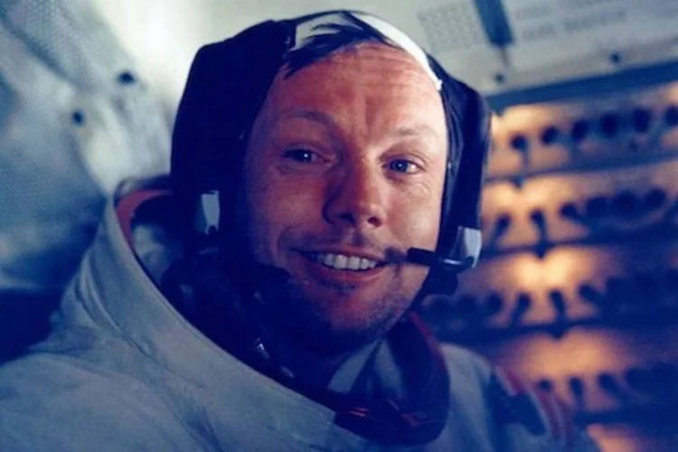 
	Neil Armstrong, em m&oacute;dulo lunar, logo ap&oacute;s dar seus primeiros passos na lua
 (NASA/Reuters)