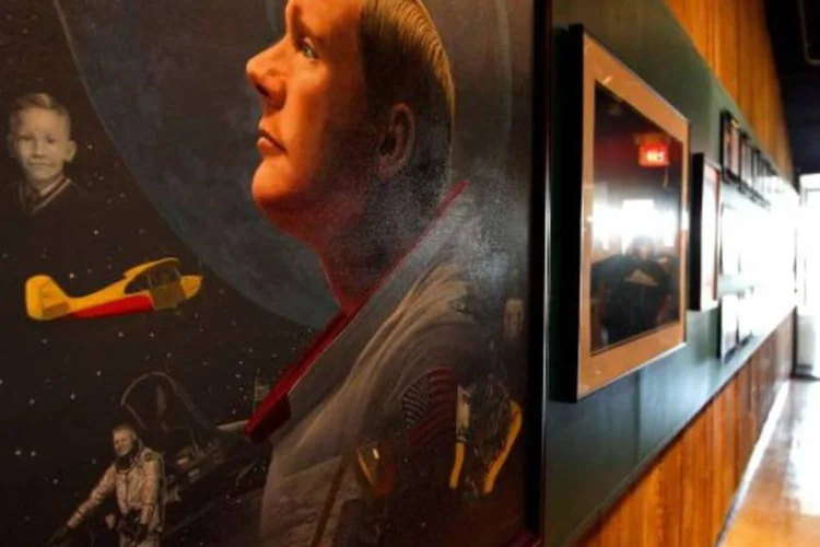 Poster de Neil Armstrong em Ohio, nos Estados Unidos (Matt Sullivan/Reuters)