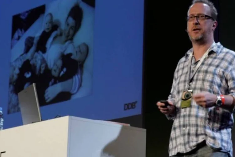 Neil Dawson: "Conforme ficamos adultos, ficamos com medo de errar. Se você está preparado para errar, você nunca vai ter a chance de ser original" (El Ojo de Iberoamérica/Divulgação)