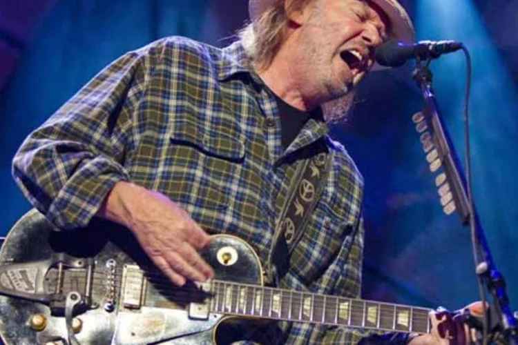 
	Neil Young: avesso ao culto da imagem, m&uacute;sico construiu uma carreira s&oacute;lida sem se envolver em (quase nenhum) esc&acirc;ndalo
 (Getty Images)