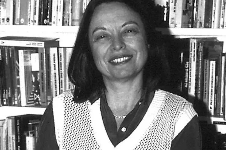
	N&eacute;lida Pi&ntilde;on: ela foi a primeira mulher no mundo a presidir uma academia da l&iacute;ngua, a Academia Brasileira de Letras, em 1996, e recebeu o pr&ecirc;mio Pr&iacute;ncipe de Ast&uacute;rias em 2005
 (Elisa Cabot/Wikimedia Commons)