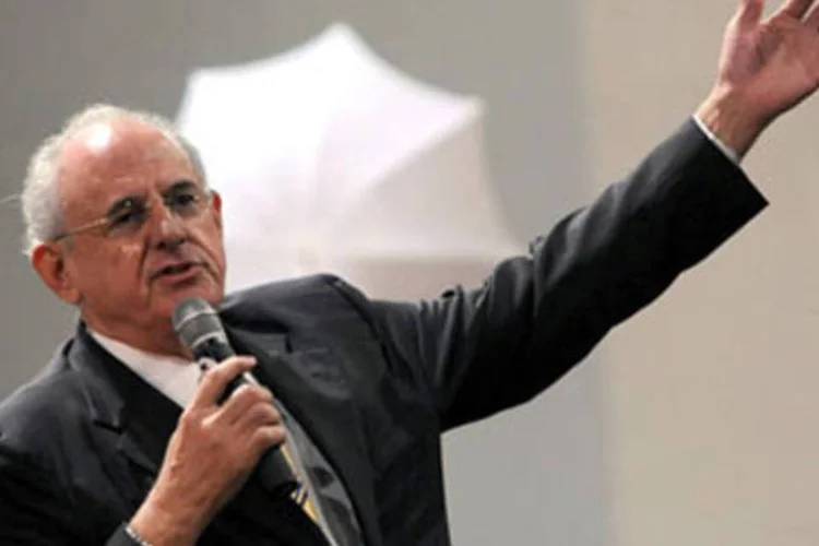 Segundo o ministro, com o novo acordo empresas brasileiras poderão participar de disputas sem licitação (.)