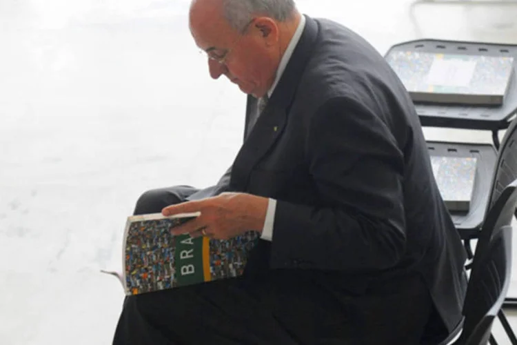 Nelson Jobim, Ministro da Defesa: corte de R$ 4,1 bilhões na pasta (Agência Brasil)
