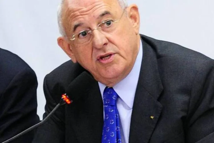 Jobim: “Essa nossa democracia é de partidos não é de indivíduos. Os candidatos é que tem de depender de partido e não o partido de candidato" (Gustavo Lima/Agência Brasil)