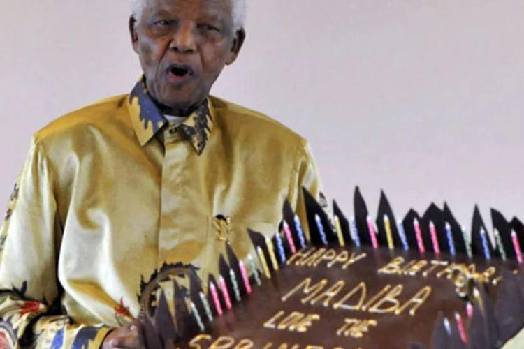
	Nelson Mandela, ex-presidente da &Aacute;frica do Sul: porta-voz do governo anunciou s&aacute;bado que Mandela voltava a respirar&nbsp;&quot;sem dificuldade&quot;&nbsp;e se sentia&nbsp;&quot;bem&quot;
 (Getty Images)