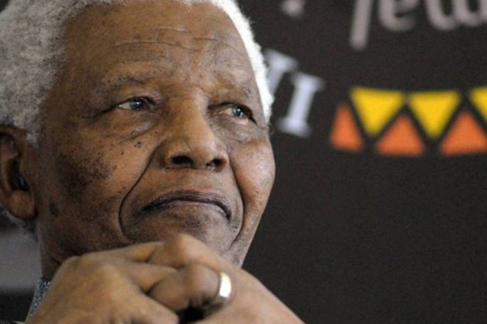 Mandela tem infecção pulmonar e responde bem ao tratamento