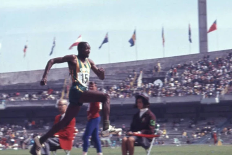 
	N&eacute;lson Prud&ecirc;ncio na Olimp&iacute;ada da Cidade do M&eacute;xico de 1968: em nota, a confedera&ccedil;&atilde;o destacou a import&acirc;ncia do ex-atleta para o esporte brasileiro
 (Amilton Vieira/VEJA)