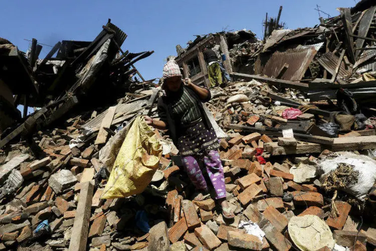 
	Bhaktapur, Nepal: Banco Asi&aacute;tico de Desenvolvimento considera que 40% da economia do pa&iacute;s foi afetada com o terremoto
 (REUTERS/Adnan Abidi)