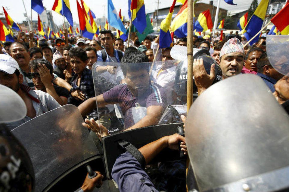 Entrada de combustível no Nepal cai 90% por protestos