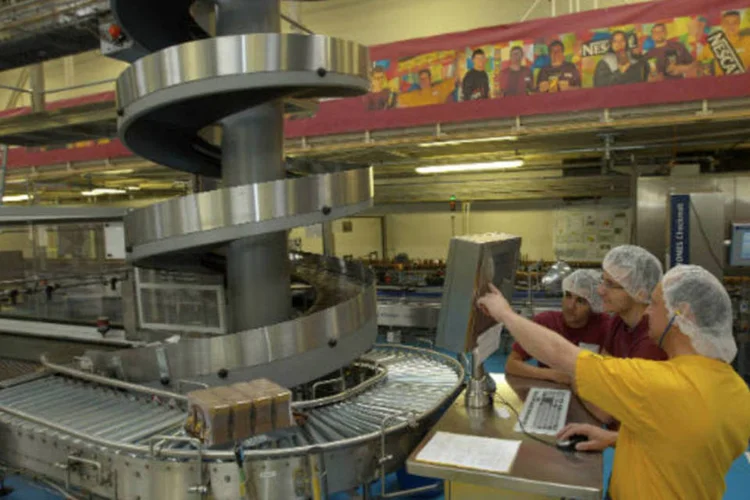 
	Segundo a Nestl&eacute;, a nova f&aacute;brica tem uma s&eacute;rie de caracter&iacute;sticas de design sustent&aacute;vel, como um sistema de recupera&ccedil;&atilde;o de &aacute;gua da chuva para reduzir o uso de &aacute;gua
 (REUTERS/Denis Balibouse)