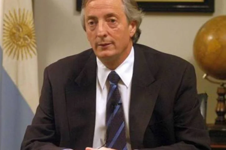 O ex-presidente argentino Nestor Kirchner foi internado com afecção nas artérias coronárias (.)