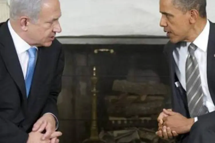 Barack Obama, presidente americano, conversa com Benjamin Netanyahu, primeiro-ministro israelense (Jim Watson/AFP)