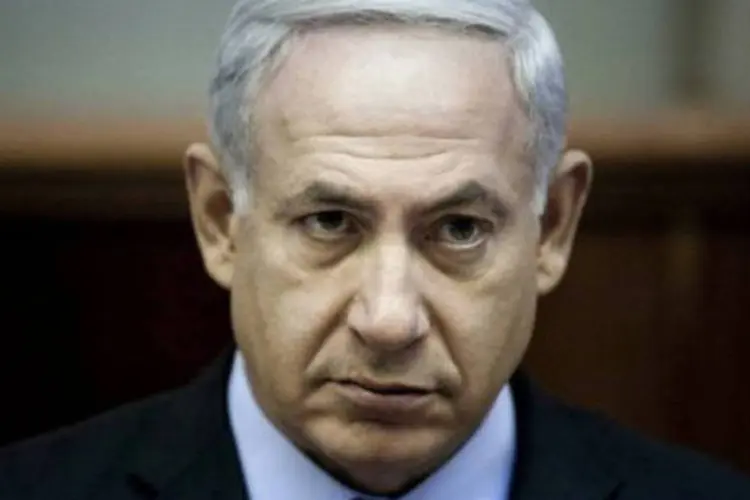 
	Netanyahu: o premi&ecirc; e o ministro da Defesa, Ehud Barak, n&atilde;o disp&otilde;em de maioria dentro do governo e do gabinete de seguran&ccedil;a para desencadear uma ofensiva contra o Ir&atilde;
 (Abir Sultan/AFP)