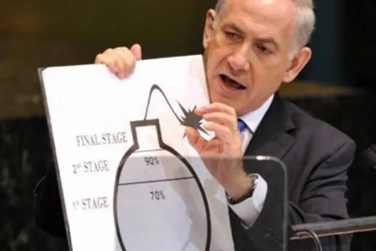 
	Netanyahu durante discurso na assembleia geral da ONU: outra pesquisa, publicada pelo jornal Maariv, aponta a elei&ccedil;&atilde;o de 66 deputados pela coaliz&atilde;o de Netanyahu
 (©AFP/Arquivo / Stan Honda)