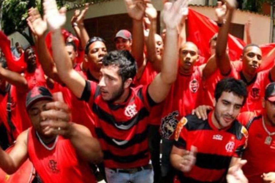 Olympikus levou 50 torcedores para entregar novo uniforme do Flamengo (Divulgação)