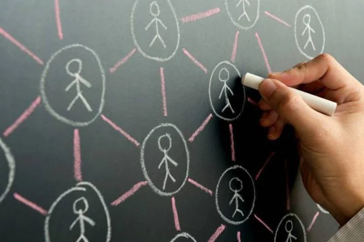 
	Networking: ponto de partida para jovem &eacute; conhecer a estrutura de uma boa rede de contatos
 (Kenishirotie/Thinkstock)