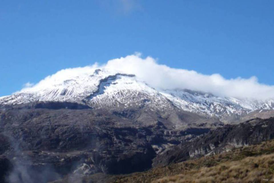 Cinzas em vulcão na Colômbia deixam cientistas atentos